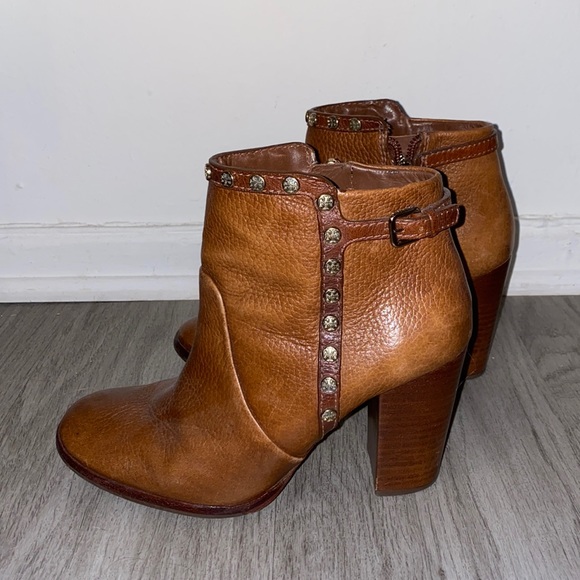 Tory Burch Shoes - Tory Burch Boots 👢